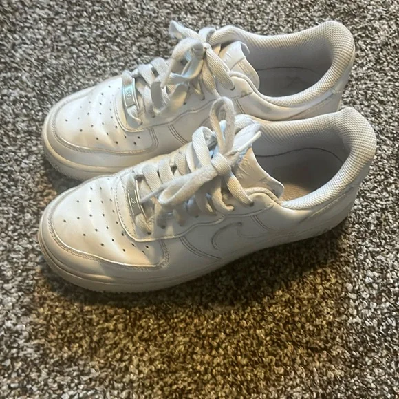 Nike Air Force 1 Shoes - Picture 2 of 9